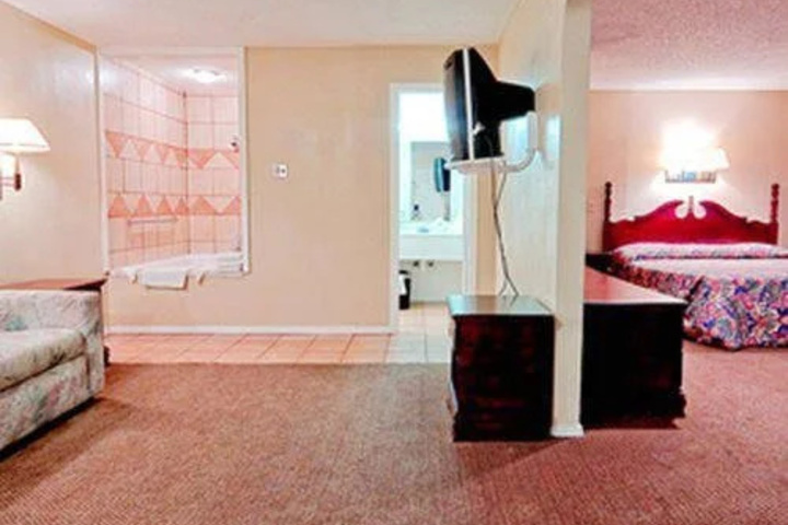 Room 2 of 5