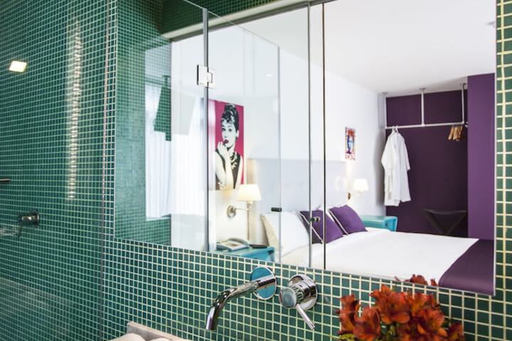Room 28 of 34