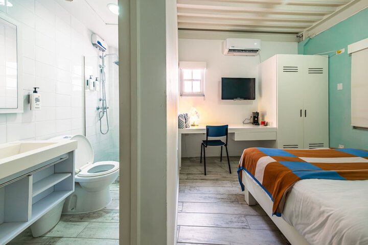 Room 26 of 82