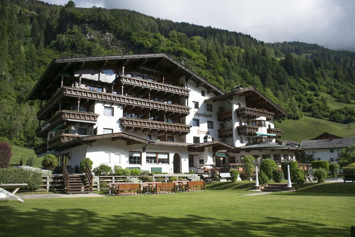 Hotel Exterior 53 of 56