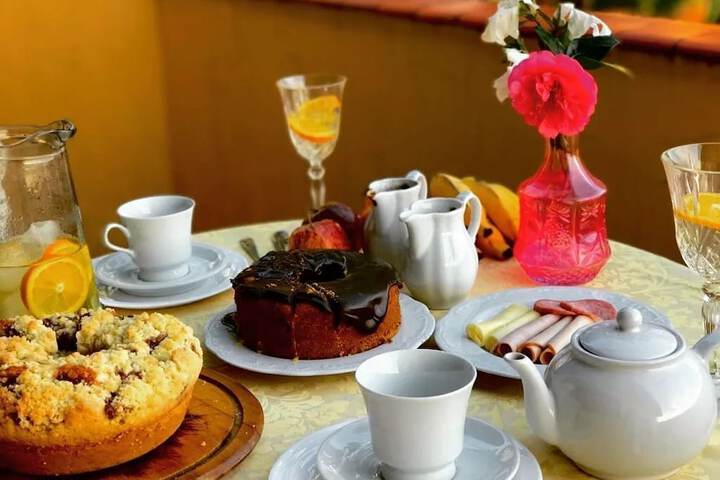 Breakfast/Coffee Service 68 of 127