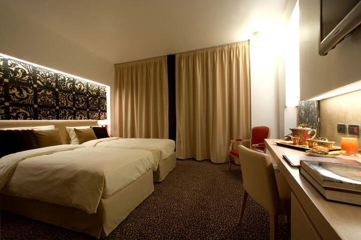 Room 13 of 51