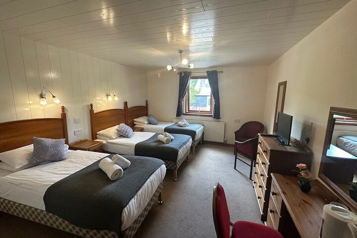 Room 7 of 12