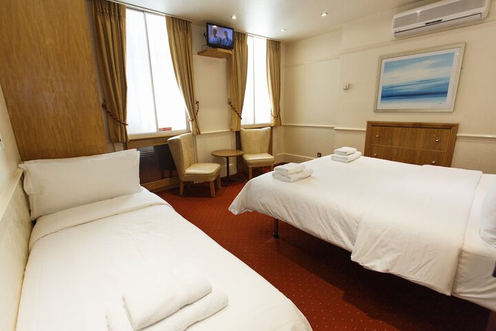 Room 9 of 31