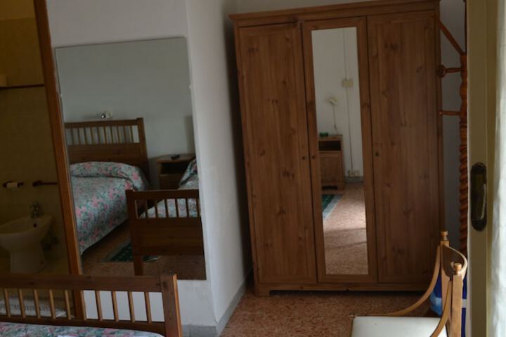 Room 5 of 17