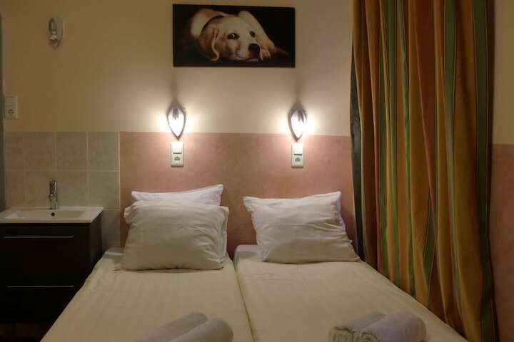 Room 6 of 29