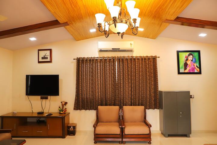 Room 8 of 33