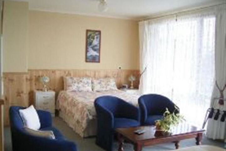 Room 9 of 33