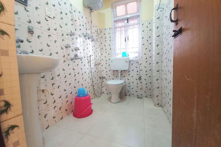 Room 8 of 12