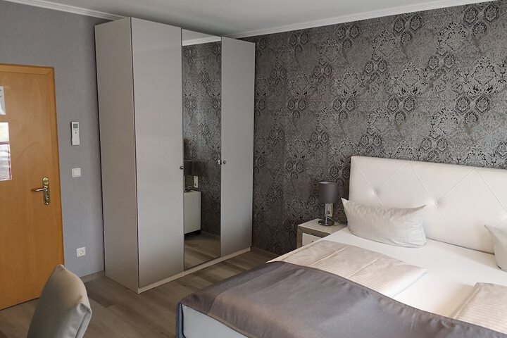 Room 7 of 145
