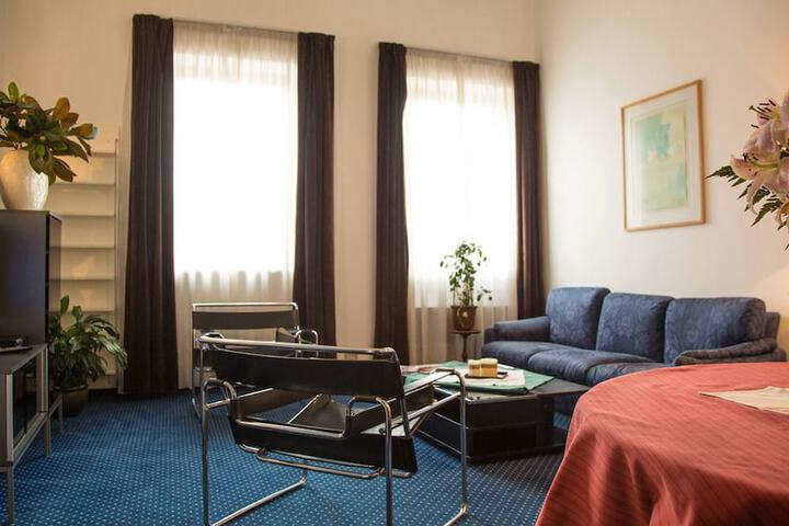 Room 28 of 44