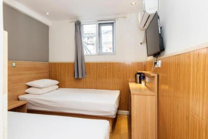 Room 2 of 3