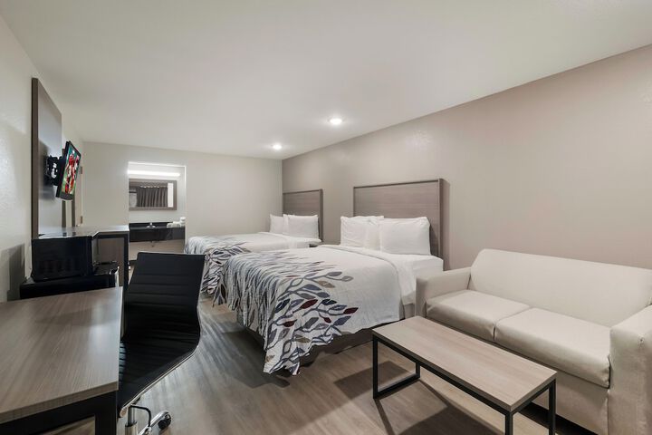 Deluxe 2 Queen Beds (5 of 9)