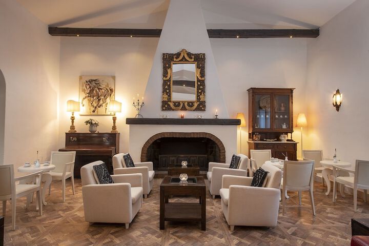 Lounge 51 of 59