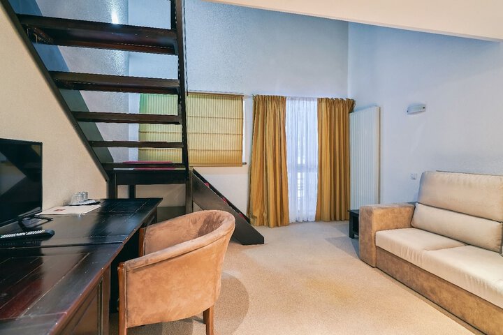 Room 9 of 28