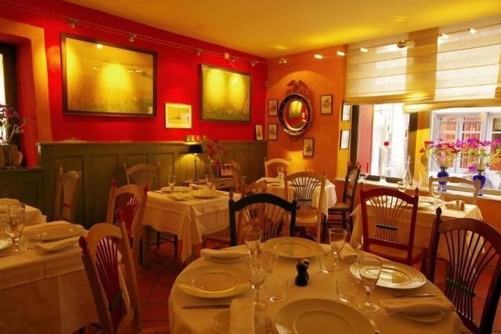 Dining 46 of 55
