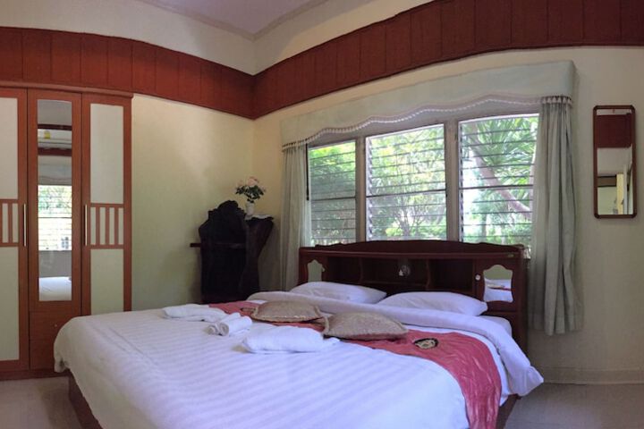 Room 13 of 37