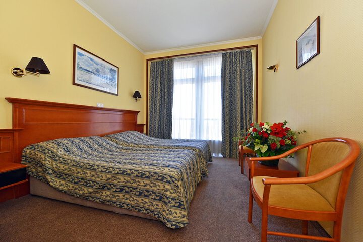 Room 12 of 97