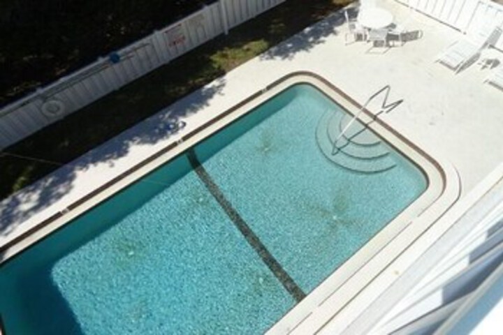Pool 19 of 42