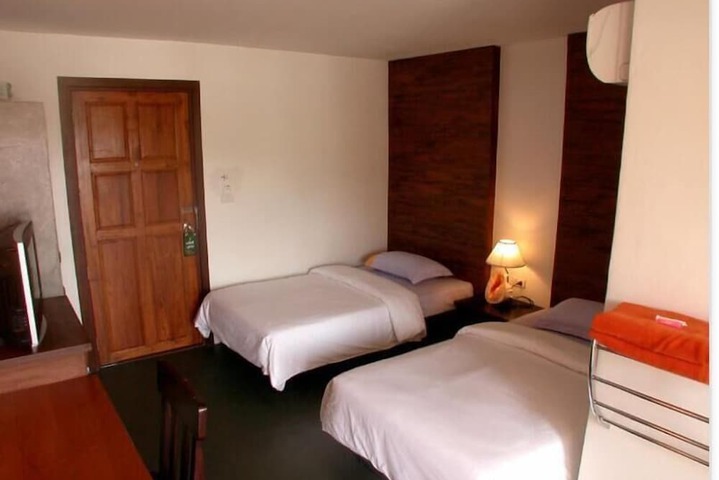 Room 12 of 25