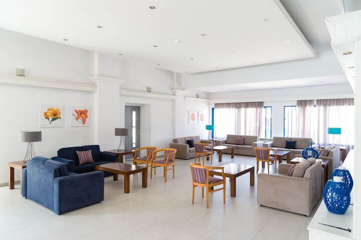 Entrance & Lobby