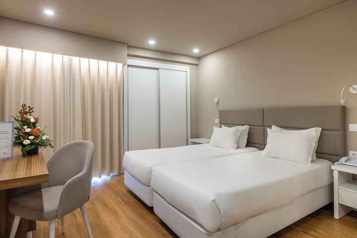 Room 7 of 28