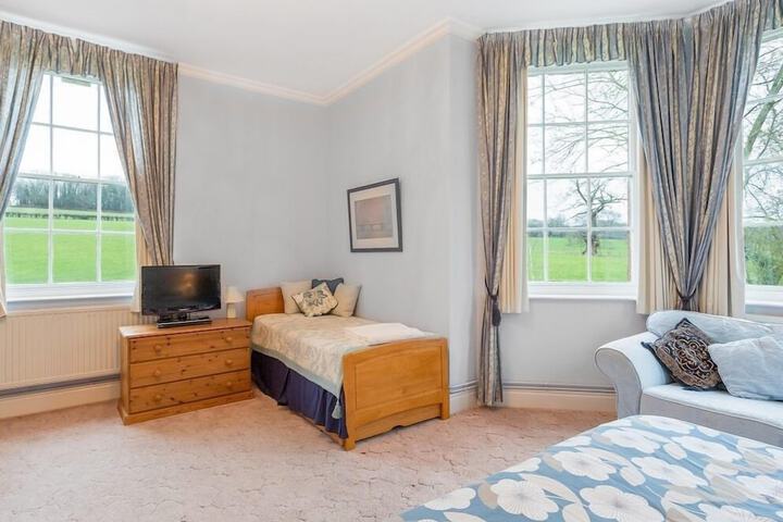 Room 3 of 21