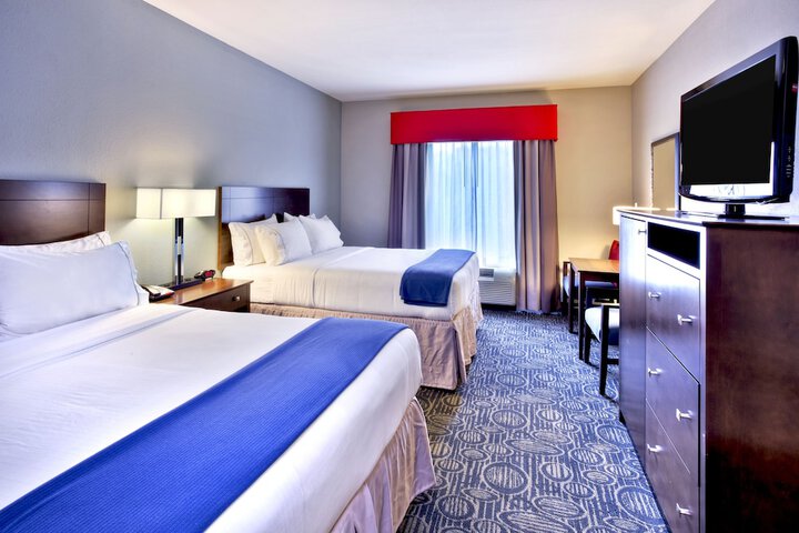 2 Queen Beds (9 of 14)