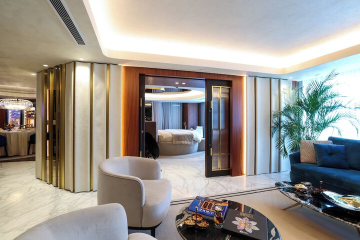 Room 43 of 104