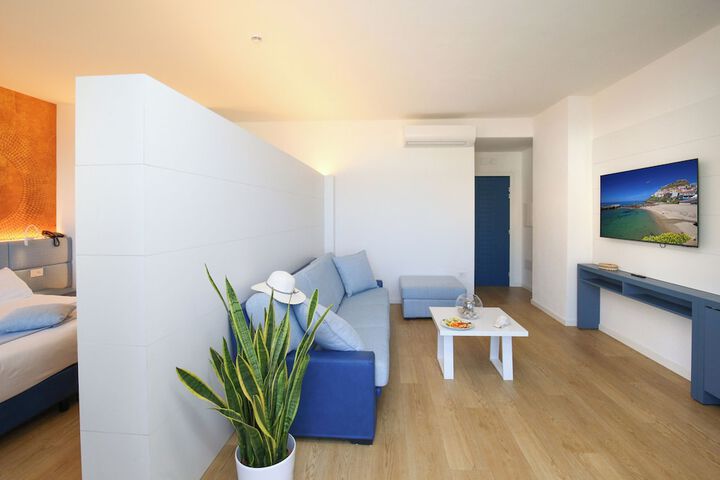 Room 75 of 221