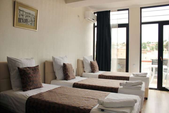 Room 8 of 34