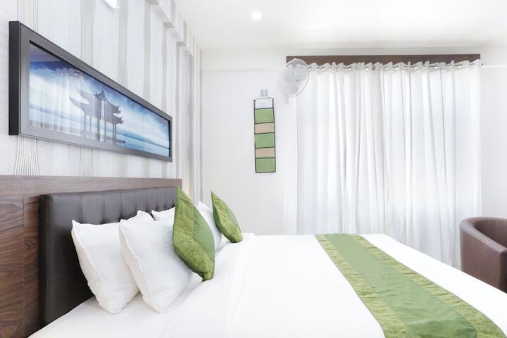 Room 13 of 63