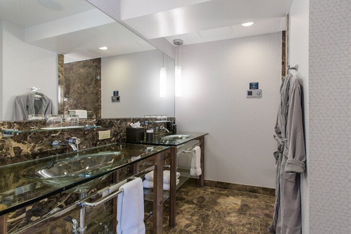 Bathroom amenities