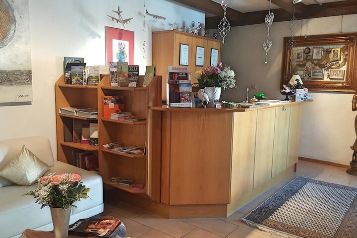 Check-in/check-out kiosk