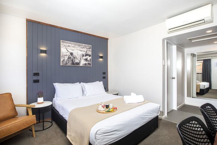 Room 4 of 25