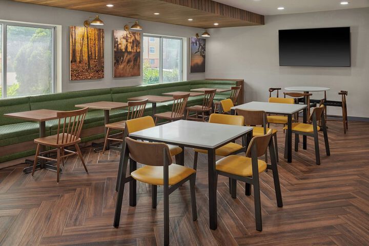 Breakfast/Coffee Service 32 of 36