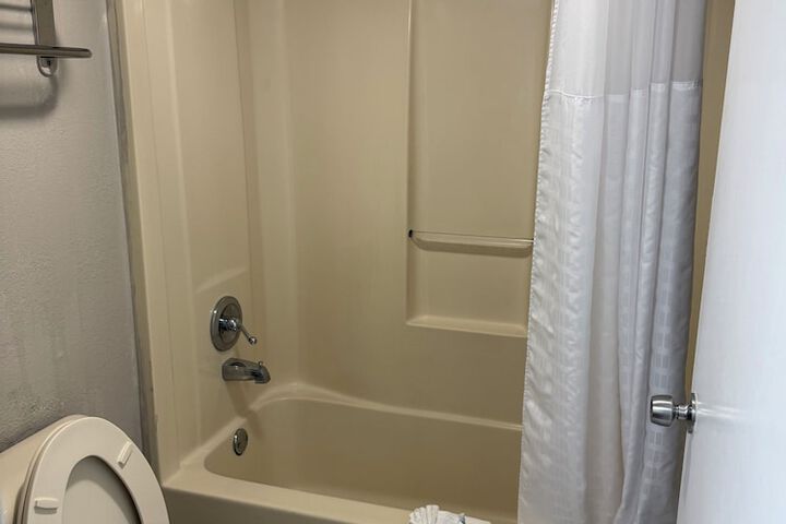 Room 32 of 54