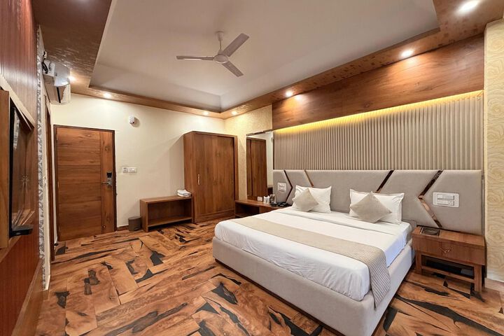 Room 27 of 65