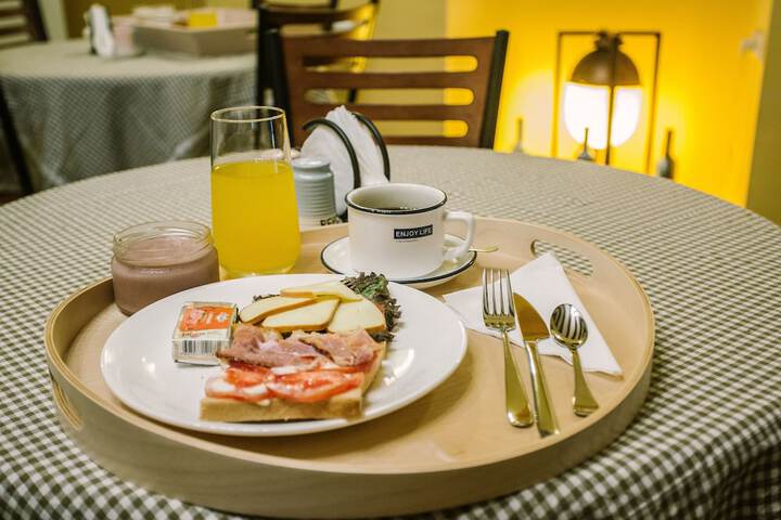 Breakfast/Coffee Service 63 of 127
