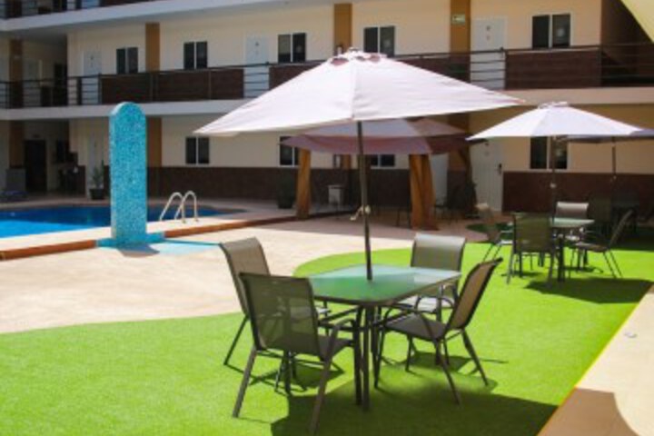 Hotel Exterior 49 of 52