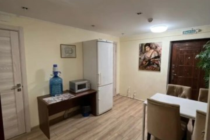 Room 10 of 34