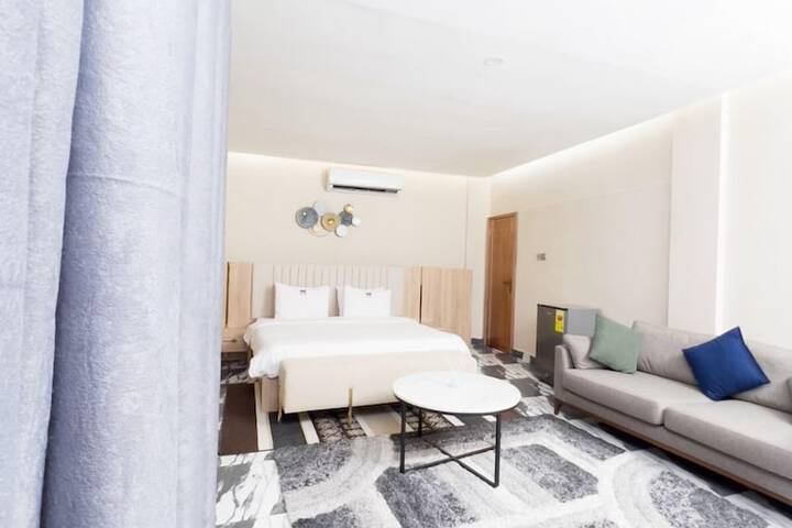 Room 10 of 83