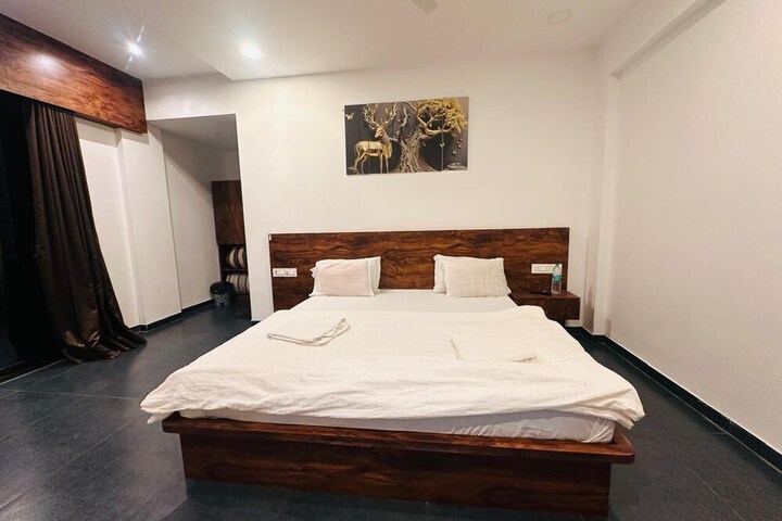 Room 4 of 34