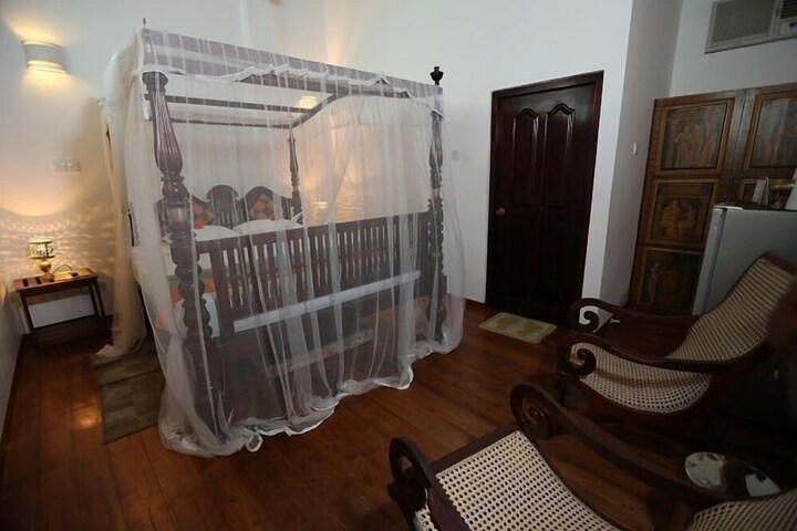 Room 5 of 42