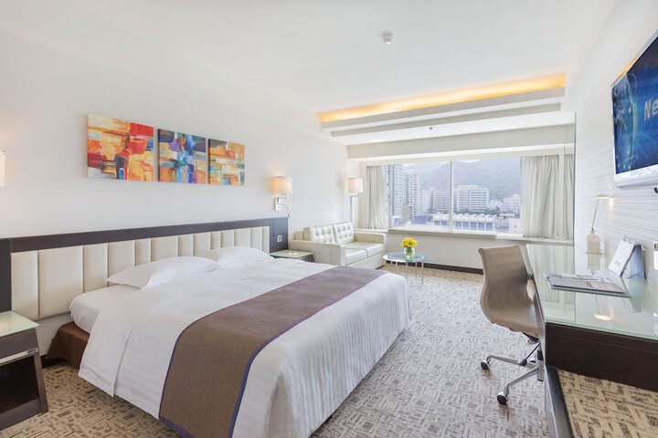 Room 10 of 106