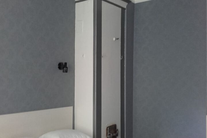 Room 7 of 46