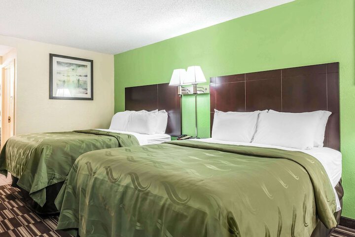 2 Queen Beds (4 of 6)