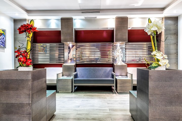 Entrance & Lobby
