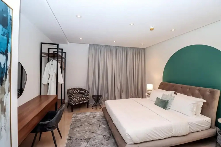 Room 4 of 13