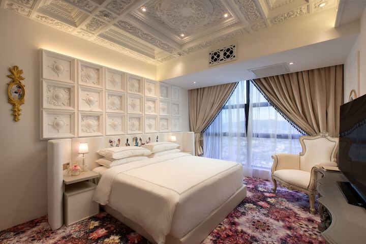 Room 3 of 195